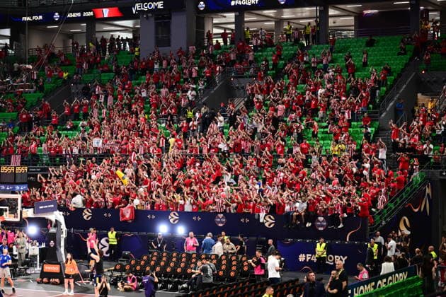 Olympiacos Piraeus v Fenerbahce Beko Istanbul Euroleague Final Four fans of Olympiacos during the Euroleague match, Final Four Semifinal between Olympiacos Piraeus v Fenerbahce Beko Istanbul played at ATHENS Telekom Center Athens Stadium on May 22nd 2026 in Athens Greece Athens Greece Basketball Copyright: xAgenciaxLOFx