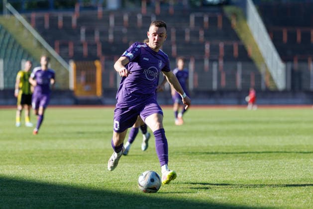 Lukas Ramser (10, TSV Schwaben Augsburg) beim Spiel zwischen TSV Schwaben Augsburg v SV Kirchanschöring, Fußball, Herren, Regionalliga Bayern Relegation, 2025 2026, 2.Spieltag am 22.05.2026 in Augsburg, Rosenaustadion. Bayern Deutschland