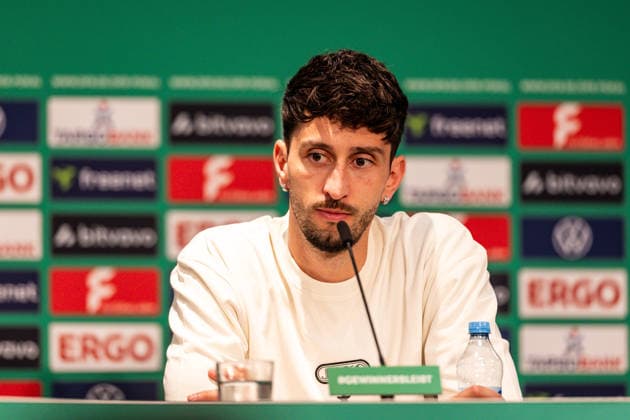 GER, DFB-Pokalfinale, Training und Pressekonferenz, FC Bayern München - VfB Stuttgart. 22.05.2026, Olympiastadion, Olympiastadion, GER, DFB-Pokalfinale, Training und Pressekonferenz, FC Bayern München - VfB Stuttgart. Atakan Karazor (VfB Stuttgart 16) bei der Pressekonferenz Â