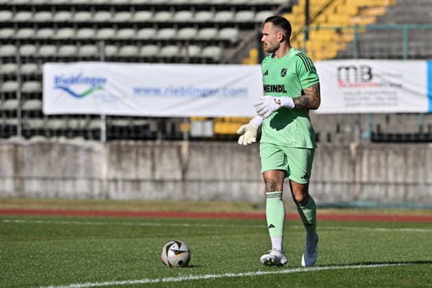 Relegation Regionalliga Bayern; TSV Schwaben Augsburg - SV Kirchanschöring; 22.05.2026 AUGSBURG, GERMANY - 22. MAI: am BAll Egon WEBER (SV Kirchanschöring 1) Einzelfoto Freisteller während dem Match zwischen dem TSV Schwaben Augsburg und dem SV Kirchanschöring beim Rückspiel der Relegation zur Regionalliga Bayern im Rosenaustadion Copyright: xBEAUTIFULxSPORTS Goldbergx