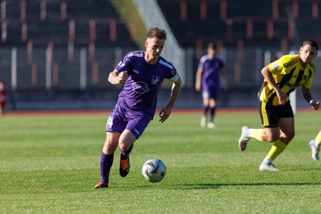 Marco Greisel (14, TSV Schwaben Augsburg) beim Spiel zwischen TSV Schwaben Augsburg v SV Kirchanschöring, Fußball, Herren, Regionalliga Bayern Relegation, 2025 2026, 2.Spieltag am 22.05.2026 in Augsburg, Rosenaustadion. Bayern Deutschland