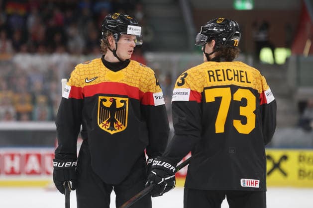 22.05.2026 Swiss Life Arena Zuerich , SCHWEIZ, Herren Eishockey IIHF World Championship, WM, Weltmeisterschaft Zurich 2026 Gruppe A GER - HUN Joshua Samanski - Lukas Reichel (GER)