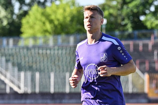 Relegation Regionalliga Bayern; TSV Schwaben Augsburg - SV Kirchanschöring; 22.05.2026 AUGSBURG, GERMANY - 22. MAI: im Bild Matthias OSTRZOLEK (TSV Schwaben Augsburg 6) Einzelfoto Freisteller während dem Match zwischen dem TSV Schwaben Augsburg und dem SV Kirchanschöring beim Rückspiel der Relegation zur Regionalliga Bayern im Rosenaustadion Copyright: xBEAUTIFULxSPORTS Goldbergx