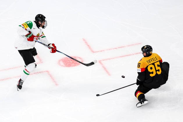 Ice hockey, Eishockey - IIHF WC 2026 ZURICH,SWITZERLAND,22.MAY.26 - ICE HOCKEY - IIHF Ice Hockey World Championship, WM, Weltmeisterschaft 2026, group stage, Germany vs Hungary. Image shows Doman Szongoth (HUN) and Frederik Tiffels (GER).  GEPAxpictures xMaticxKlansek