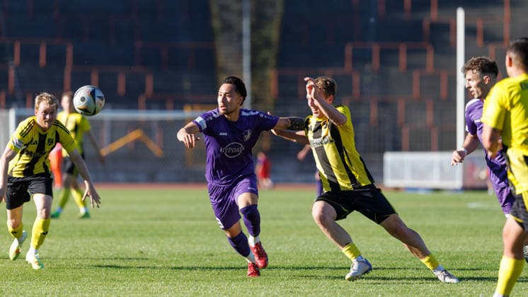 Achitpol Keereerom (29, TSV Schwaben Augsburg) beim Spiel zwischen TSV Schwaben Augsburg v SV Kirchanschöring, Fußball, Herren, Regionalliga Bayern Relegation, 2025 2026, 2.Spieltag am 22.05.2026 in Augsburg, Rosenaustadion. Bayern Deutschland