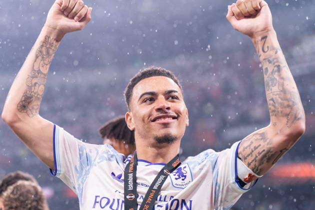 ISTANBUL, TURKIYE - MAY 20: Morgan Rogers of Aston Villa F.C. celebrates with the fans after winning the UEFA Europa League Final 2026 match between SC Freiburg and Aston Villa F.C. at Besiktas Park on May 20, 2026 in Istanbul, Turkiye.  Copyright: xAlexandraxFechetex xSPPx Sportspressphoto_SPR151850