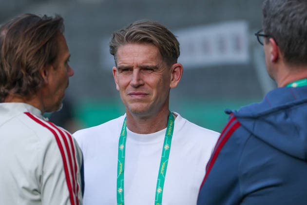 DFB Pokalfinale - 25 26 - Abschluss Training des FC Bayern München am 22.05.2026 im Olympiastadion in Berlin Sportdirektor Christoph Freund (Muenchen) beim Abschlusstraining im Gespräch
