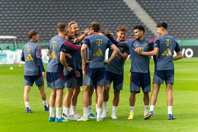 Joshua Kimmich (FC Bayern Muenchen, 6), Konrad Laimer (FC Bayern Muenchen, 27), Harry Kane (FC Bayern Muenchen, 9), Tom Bischof (FC Bayern Muenchen, 20), Luis Diaz (FC Bayern Muenchen, 14) und Aleksandar Pavlovic (FC Bayern Muenchen, 45) waehrend des Abschlusstrainings, GER, Abschlusstraining und Pressekonferenz am Vortag des DFB-Pokalfinale, FC Bayern Muenchen vs. VfB Stuttgart, Fussball, Herren, DFB-Pokal, Finale, Spielzeit 2025 2026, 22.05.2026 DFL REGULATIONS PROHIBIT ANY USE OF PHOTOGRAPHS AS IMAGE SEQUENCES AND OR QUASI-VIDEO GER, Abschlusstraining und Pressekonferenz am Vortag des DFB-Pokalfinale, FC Bayern Muenchen vs. VfB Stuttgart, Fussball, Herren, DFB-Pokal, Finale, Spielzeit 2025 2026, 22.05.2026 Berlin Copyright: xEibner-Pressefoto MaxxVincenx EP_MVN