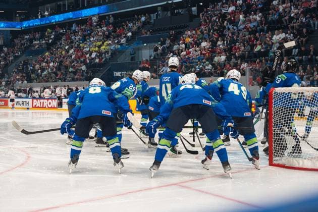 FRIBOURG, FRIBOURG - MAY 22: Slovenia players prior to the start of the 2026 IIHF World Championship, WM, Weltmeisterschaft Preliminary Round Group B match between Canada and Slovenia at BCF Arena on May 22, 2026 in Fribourg, Fribourg, Switzerland.  Copyright: xLivioxBaeriswylx xSPPx Sportspressphoto_SPR151858