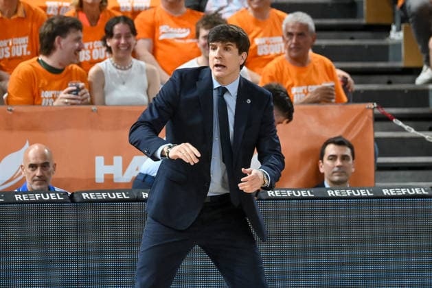 Pedro Calles (ALBA Berlin, Coach) gestikuliert RASTA Vechta vs. ALBA Berlin, easyCredit Basketball Bundesliga, Play-Off, Saison 2025 2026, 22.05.2026, RASTA Vechta vs. ALBA Berlin, easyCredit Basketball Bundesliga, Play-Off, Saison 2025 2026, 22.05.2026 Vechta Copyright: xEibner-Pressefoto RobertxGertzenx EP_RGN