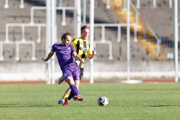Nicola della Schiava (3, TSV Schwaben Augsburg) beim Spiel zwischen TSV Schwaben Augsburg v SV Kirchanschöring, Fußball, Herren, Regionalliga Bayern Relegation, 2025 2026, 2.Spieltag am 22.05.2026 in Augsburg, Rosenaustadion. Bayern Deutschland