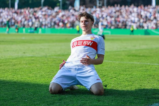 Fußball DFB-Pokal Junioren Finale VfL Wolfsburg U19 - VfB Stuttgart U19 am 22.05.2026 im Karl-Liebknecht-Stadion in Potsdam Torjubel zum 0:3 durch Neno Zezelj ( Stuttgart ) DFB regulations prohibit any use of photographs as image sequences and or quasi-video.