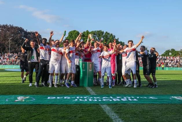 Fußball DFB-Pokal Junioren Finale VfL Wolfsburg U19 - VfB Stuttgart U19 am 22.05.2026 im Karl-Liebknecht-Stadion in Potsdam Stuttgart gewinnt den DFB-Pokal der Junioren DFB regulations prohibit any use of photographs as image sequences and or quasi-video.