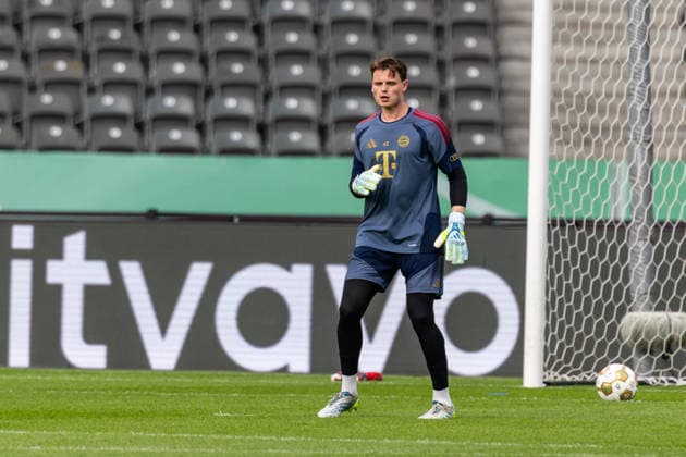 GER, DFB-Pokalfinale, Training und Pressekonferenz, FC Bayern München - VfB Stuttgart. 22.05.2026, Olympiastadion, Olympiastadion, GER, DFB-Pokalfinale, Training und Pressekonferenz, FC Bayern München - VfB Stuttgart. Jonas Urbig (FC Bayern München 40) beim Training Â