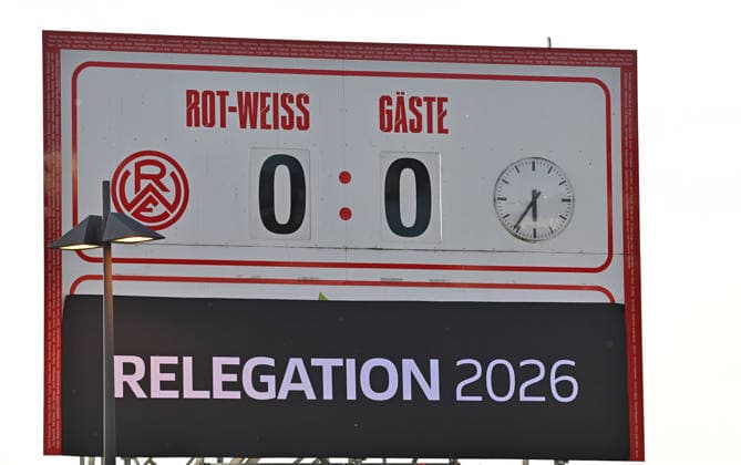 22.05.2026 - Fussball - Saison 2025 2026 - Relegation 2. Fussball Bundesliga - Hinspiel: Rot Weiss Essen RWE - SpVgg Greuther Fürth ( Kleeblatt ) - Sportfoto Zink MeZi - xmexzix - DFL regulations prohibit any use of photographs as image sequences and or quasi-video - only for editorial use - Feature Impression Symbolbild Symbolfoto - Anzeigetafel