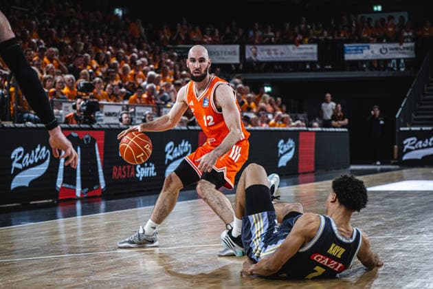 1. Basketball Bundesliga, easyCredit BBL, Saison 2025 2026, Herren, Playoffs, Viertelfinale, Spiel 3, 22.05.2026, RASTA Vechta - ALBA Berlin Tommy Kuhse ( 12 - RASTA Vechta) in Aktion Vechta RASTA Dome Niedersachsen Deutschland