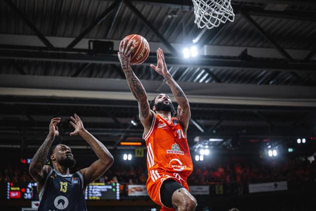 1. Basketball Bundesliga, easyCredit BBL, Saison 2025 2026, Herren, Playoffs, Viertelfinale, Spiel 3, 22.05.2026, RASTA Vechta - ALBA Berlin Tevin Brown ( 10 - RASTA Vechta) beim Korbleger Vechta RASTA Dome Niedersachsen Deutschland