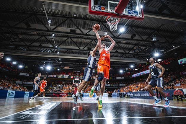 1. Basketball Bundesliga, easyCredit BBL, Saison 2025 2026, Herren, Playoffs, Viertelfinale, Spiel 3, 22.05.2026, RASTA Vechta - ALBA Berlin Tibor Pleiß ( 22 - RASTA Vechta) beim Korbleger Vechta RASTA Dome Niedersachsen Deutschland