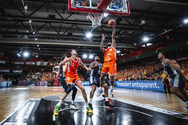 1. Basketball Bundesliga, easyCredit BBL, Saison 2025 2026, Herren, Playoffs, Viertelfinale, Spiel 3, 22.05.2026, RASTA Vechta - ALBA Berlin Tevin Brown ( 10 - RASTA Vechta) beim Korbleger Vechta RASTA Dome Niedersachsen Deutschland