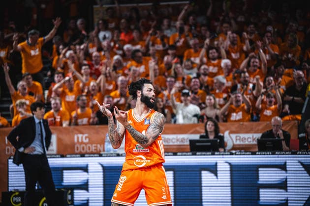 1. Basketball Bundesliga, easyCredit BBL, Saison 2025 2026, Herren, Playoffs, Viertelfinale, Spiel 3, 22.05.2026, RASTA Vechta - ALBA Berlin Tevin Brown ( 10 - RASTA Vechta) zeigt Emotionen während der Partie Vechta RASTA Dome Niedersachsen Deutschland