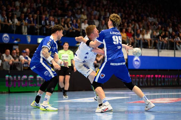 Niels Gerardus Versteijnen (TBV Lemgo Lippe, 25), Tillman Leu (ThSV Eisenach, 99), Justin Kurch (ThSV Eisenach, 52) GER, ThSV Eisenach gegen TBV Lemgo Lippe, 1. Daikin Handballbundesliga, Handball, 32.Spieltag, Saison 2025 2026, 22.05.2026 GER, ThSV Eisenach gegen TBV Lemgo Lippe, 1. Daikin Handballbundesliga, Handball, 32.Spieltag, Saison 2025 2026, 22.05.2026 Eisenach Copyright: xEibner-Pressefoto MartinxHerbstx EP_MHT
