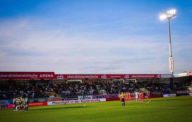22.05.2026, Ried im Innkreis, AUT, Unterwegs in Oberösterreich, SV Oberbank Ried - Rapid Wien, Österreichische Fußball-Bundesliga, ADMIRAL Bundesliga, im Bild Gedenkminute, Artner Rocky,