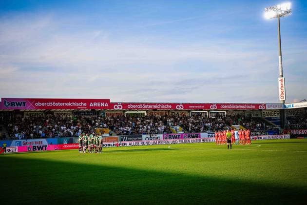 22.05.2026, Ried im Innkreis, AUT, Unterwegs in Oberösterreich, SV Oberbank Ried - Rapid Wien, Österreichische Fußball-Bundesliga, ADMIRAL Bundesliga, im Bild Gedenkminute, Artner Rocky,