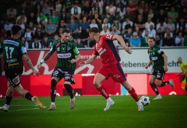 22.05.2026, Ried im Innkreis, AUT, Unterwegs in Oberösterreich, SV Oberbank Ried - Rapid Wien, Österreichische Fußball-Bundesliga, ADMIRAL Bundesliga, im Bild Ercan Kara, Rapid, Michael Sollbauer (Ried),