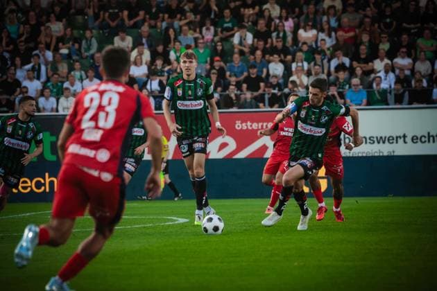 22.05.2026, Ried im Innkreis, AUT, Unterwegs in Oberösterreich, SV Oberbank Ried - Rapid Wien, Österreichische Fußball-Bundesliga, ADMIRAL Bundesliga, im Bild Nikki Havenaar (Ried), Petter Noaskhare Dahl, Rapid, Ante Bajic, Ried,