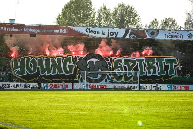 Fussball Österreich, Admiral Bundesliga Europacup-Playoff Finale ECL 2025 2026, SV Oberbank Ried vs. SK Rapid Wien (SKR) - BWT x Oberösterreichische Arena (Ried): Choreographie, Fans, Stimmung, Ultras, Pyrotechnik Copyright: xLukasxBierederx