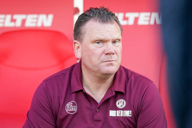 Deutschland: Fussball 2. Bundesliga Relegation 2025 - 2026 - Rot Weiss Essen vs SpVgg Greuther-Fürth - Stadion an der Hafenstraße (Essen): Uwe Koschinat (Trainer, Rot-Weiss Essen) Copyright: xJOERANxSTEINSIEKx