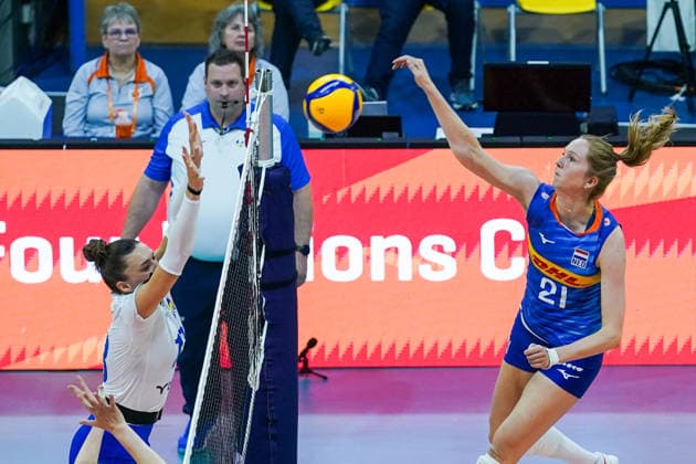 2026-05-22 Netherlands v Ukraine - Four Nations Cup APELDOORN, NETHERLANDS - MAY 22: Marta Fedyk of Ukraine, Britte Stuut of The Netherlands during the Four Nations Cup match between Netherlands and Ukraine at Omnisport on May 22, 2026 in Apeldoorn, Netherlands. Apeldoorn Omnisport Netherlands Content not available for redistribution in The Netherlands directly or indirectly through any third parties. Copyright: xAndrexWeeningx
