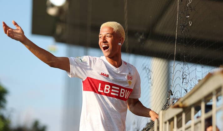 Berlin , Fußball Finale DFB-Pokal Junioren VfL Wolfsburg vs. VfB Stuttgart , Jubel VfB , Colin Kroll-Thiel