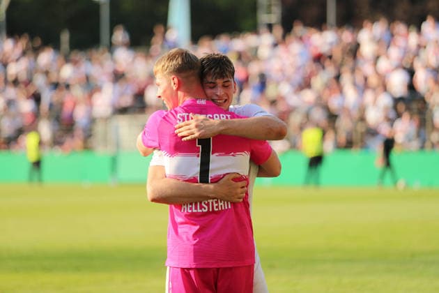 Berlin , Fußball Finale DFB-Pokal Junioren VfL Wolfsburg vs. VfB Stuttgart , Jubel VfB , von links: Florian Hellstern Matheos Tsigkas ( VfB )