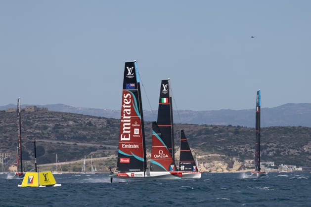 Louis Vuitton 38Th America™S Cup Preliminary Regatta Sardinia Le imbarcazioni in azione durante il primo giorno di regate ufficiali. La regata preliminare in Sardegna, che fa parte della 38Âª America s Cup ed e sponsorizzata da Louis Vuitton, offre ai team la prima opportunitÃ di mettere alla prova le proprie capacitÃ in vista dell evento di Napoli del 2027. Le regate si svolgeranno nel Golfo di Cagliari e vedranno in gara imbarcazioni AC40 monotipo completamente equalizzate, capaci di raggiungere velocitÃ superiori ai 40 nodi. VenerdÃ¬ 22 maggio 2026 - ( Photo Mauro Ujetto LaPresse ) Louis Vuitton 38Th America™S Cup Preliminary Regatta Sardinia A moment of the first day of racing in the Preliminary Regatta in Cagliari The preliminary regatta in Sardinia, which is part of the 38th America s Cup and sponsored by Louis Vuitton, offers the first opportunity for teams to test their skills as they prepare for the event in Naples in 2027. The races will take place in the Gulf of Cagliari, featuring fully equalized AC40 one-design yachts that can reach speeds exceeding 40 knots. Friday 22 May 2026 - ( Photo Mauro Ujetto LaPresse )  Copyright: xMauroxUjettox LaPressex