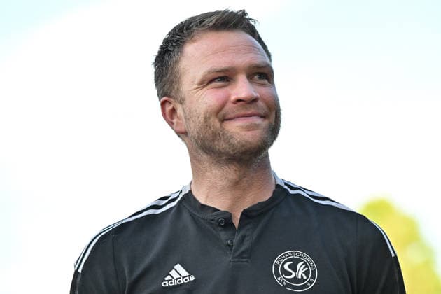 Relegation Regionalliga Bayern; TSV Schwaben Augsburg - SV Kirchanschöring; 22.05.2026 AUGSBURG, GERMANY - 22. MAI: hängende Köpfe bei den Gästen nach dem Match zwischen dem TSV Schwaben Augsburg und dem SV Kirchanschöring beim Rückspiel der Relegation zur Regionalliga Bayern im Rosenaustadion Thomas LEBERFINGER Trainer SV Kirchanschöring Copyright: xBEAUTIFULxSPORTS Goldbergx