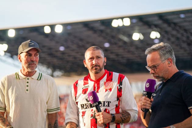 Deutschland: Fussball 2. Bundesliga Relegation 2025 - 2026 - Rot Weiss Essen vs SpVgg Greuther-Fürth - Stadion an der Hafenstraße (Essen): Sascha Mölders (ehemaliger Fussballer aus Essen) mit Markus Babbel Copyright: xJOERANxSTEINSIEKx