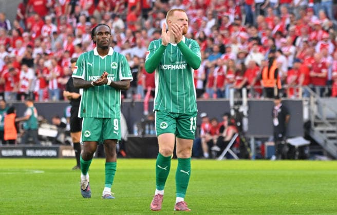 22.05.2026 - Fussball - Saison 2025 2026 - Relegation 2. Fussball Bundesliga - Hinspiel: Rot Weiss Essen RWE - SpVgg Greuther Fürth ( Kleeblatt ) - Sportfoto Zink MeZi - xmexzix - DFL regulations prohibit any use of photographs as image sequences and or quasi-video - only for editorial use - Noel Futkeu (9, SpVgg Greuther Fürth ) Paul Will (13, SpVgg Greuther Fürth, rechts )