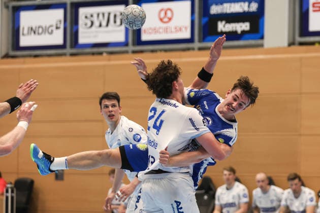 2026.05.22, xkwix, Handball, HBL, ThSV Eisenach - TBV Lemgo Lippe, Werner-Aßmann-Halle, 32.Spieltag, Saison 2025 2026: Felix Aellen (ThSV Eisenach 22) JoÃ«l Willecke (TBV Lemgo Lippe 24)beim Wurf im Zweikampf gegen Photo: xKamilxWilkowskixPressefotoKochx Thüringen Deutschland
