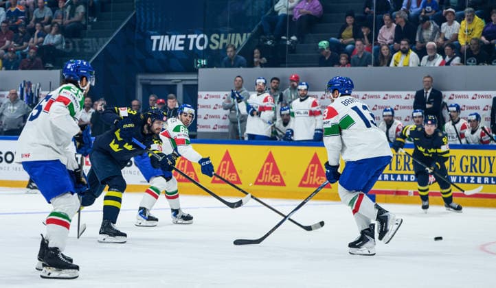 260522 Oliver Ekman-Larsson of Sweden during the 2026 IIHF Ice hockey, Eishockey World Championship, WM, Weltmeisterschaft match between Sweden and Italy on May 22, 2026 in Fribourg. Photo: Jesper Zerman BILDBYRAN kod JZ JZ0726 ishockey ice hockey ishockey-vm 2026 vm 2026 iihf world championship sverige sweden italien italy bbeng Copyright: JESPERxZERMAN BB260522JZ098
