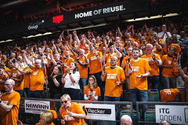 1. Basketball Bundesliga, easyCredit BBL, Saison 2025 2026, Herren, Playoffs, Viertelfinale, Spiel 3, 22.05.2026, RASTA Vechta - ALBA Berlin Die Fans von RASTA Vechta zeigt Emotionen während der Partie Vechta RASTA Dome Niedersachsen Deutschland