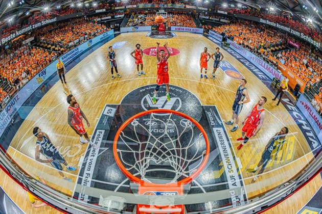 1. Basketball Bundesliga, easyCredit BBL, Saison 2025 2026, Herren, Playoffs, Viertelfinale, Spiel 3, 22.05.2026, RASTA Vechta - ALBA Berlin Tibor Pleiß ( 22 - RASTA Vechta) beim Korbleger Vechta RASTA Dome Niedersachsen Deutschland