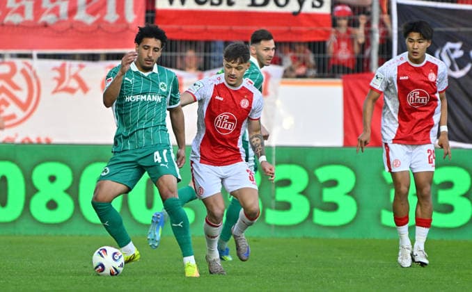 22.05.2026 - Fussball - Saison 2025 2026 - Relegation 2. Fussball Bundesliga - Hinspiel: Rot Weiss Essen RWE - SpVgg Greuther Fürth ( Kleeblatt ) - Sportfoto Zink MeZi - xmexzix - DFL regulations prohibit any use of photographs as image sequences and or quasi-video - only for editorial use - Sayfallah Ltaief (47, SpVgg Greuther Fürth, links ) Jannik Hofmann (37, Rot-Weiss Essen )