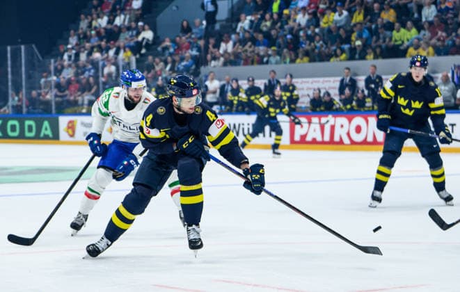 260522 Jacob Larsson of Sweden during the 2026 IIHF Ice hockey, Eishockey World Championship, WM, Weltmeisterschaft match between Sweden and Italy on May 22, 2026 in Fribourg. Photo: Jesper Zerman BILDBYRAN kod JZ JZ0726 ishockey ice hockey ishockey-vm 2026 vm 2026 iihf world championship sverige sweden italien italy bbeng Copyright: JESPERxZERMAN BB260522JZ103