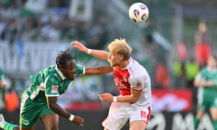 22.05.2026 - Fussball - Saison 2025 2026 - Relegation 2. Fussball Bundesliga - Hinspiel: Rot Weiss Essen RWE - SpVgg Greuther Fürth ( Kleeblatt ) - Sportfoto Zink - xwoxzix - DFL regulations prohibit any use of photographs as image sequences and or quasi-video - only for editorial use - Noel Futkeu (9, SpVgg Greuther Fürth ) Ben Vincent Hüning (15, Rot-Weiss Essen )