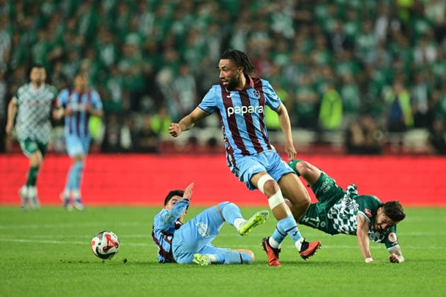 Trabzonspor v TUMOSAN Konyaspor - Turkish Cup Final ANTALYA, TURKIYE - MAY 22: Jabol (C) of Trabzonspor in action against Diogo Goncalves (R) of TUMOSAN Konyaspor during Turkish Cup final between Trabzonspor and TUMOSAN Konyaspor at Corendon Airlines Park Antalya Stadium in Antalya, Turkiye on May 22, 2026. Orhan Cicek Anadolu Antalya Turkey. Editorial use only. Please get in touch for any other usage.  Copyright: x2026xAnadoluxOrhanxCicekx