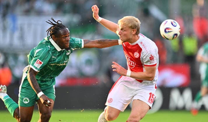 22.05.2026 - Fussball - Saison 2025 2026 - Relegation 2. Fussball Bundesliga - Hinspiel: Rot Weiss Essen RWE - SpVgg Greuther Fürth ( Kleeblatt ) - Sportfoto Zink - xwoxzix - DFL regulations prohibit any use of photographs as image sequences and or quasi-video - only for editorial use - Noel Futkeu (9, SpVgg Greuther Fürth ) Ben Vincent Hüning (15, Rot-Weiss Essen )