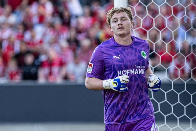 2.Bundesliga, Relegation: Rot-Weiss Essen - SpVgg Greuther Fürth; 22.05.2026 Silas Prüfrock (SpVgg Greuther Fürth, 43) 2.Bundesliga, Relegation: Rot-Weiss Essen - SpVgg Greuther Fürth; Stadion an der Hafenstraße, Essen; 22.05.2026 DFL DFB regulations prohibit any use of photographs as image sequences and or quasi video. Copyright: xBEAUTIFULxSPORTS Buriakovx
