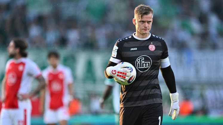 22.05.2026 - Fussball - Saison 2025 2026 - Relegation 2. Fussball Bundesliga - Hinspiel: Rot Weiss Essen RWE - SpVgg Greuther Fürth ( Kleeblatt ) - Sportfoto Zink - xwoxzix - DFL regulations prohibit any use of photographs as image sequences and or quasi-video - only for editorial use - Jakob Golz (1, Rot-Weiss Essen ) enttäuscht Enttäuschung