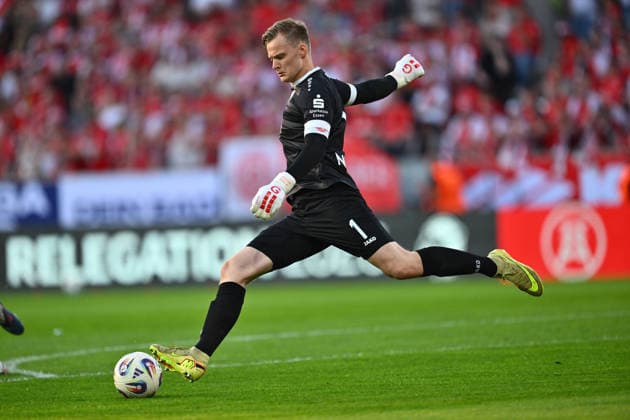 22.05.2026 - Fussball - Saison 2025 2026 - Relegation 2. Fussball Bundesliga - Hinspiel: Rot Weiss Essen RWE - SpVgg Greuther Fürth ( Kleeblatt ) - Sportfoto Zink - xwoxzix - DFL regulations prohibit any use of photographs as image sequences and or quasi-video - only for editorial use - Jakob Golz (1, Rot-Weiss Essen )
